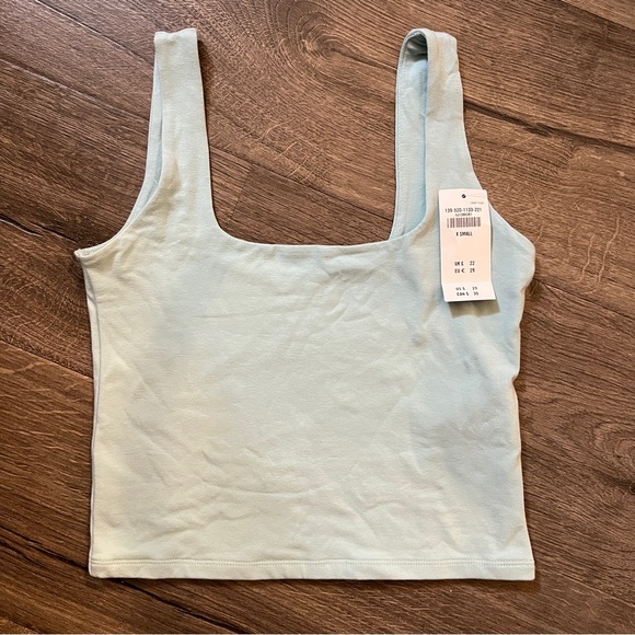 NWT🔥 A&F crop top, XS - Picture 1 of 3
